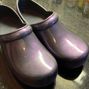Anywear clog shoes